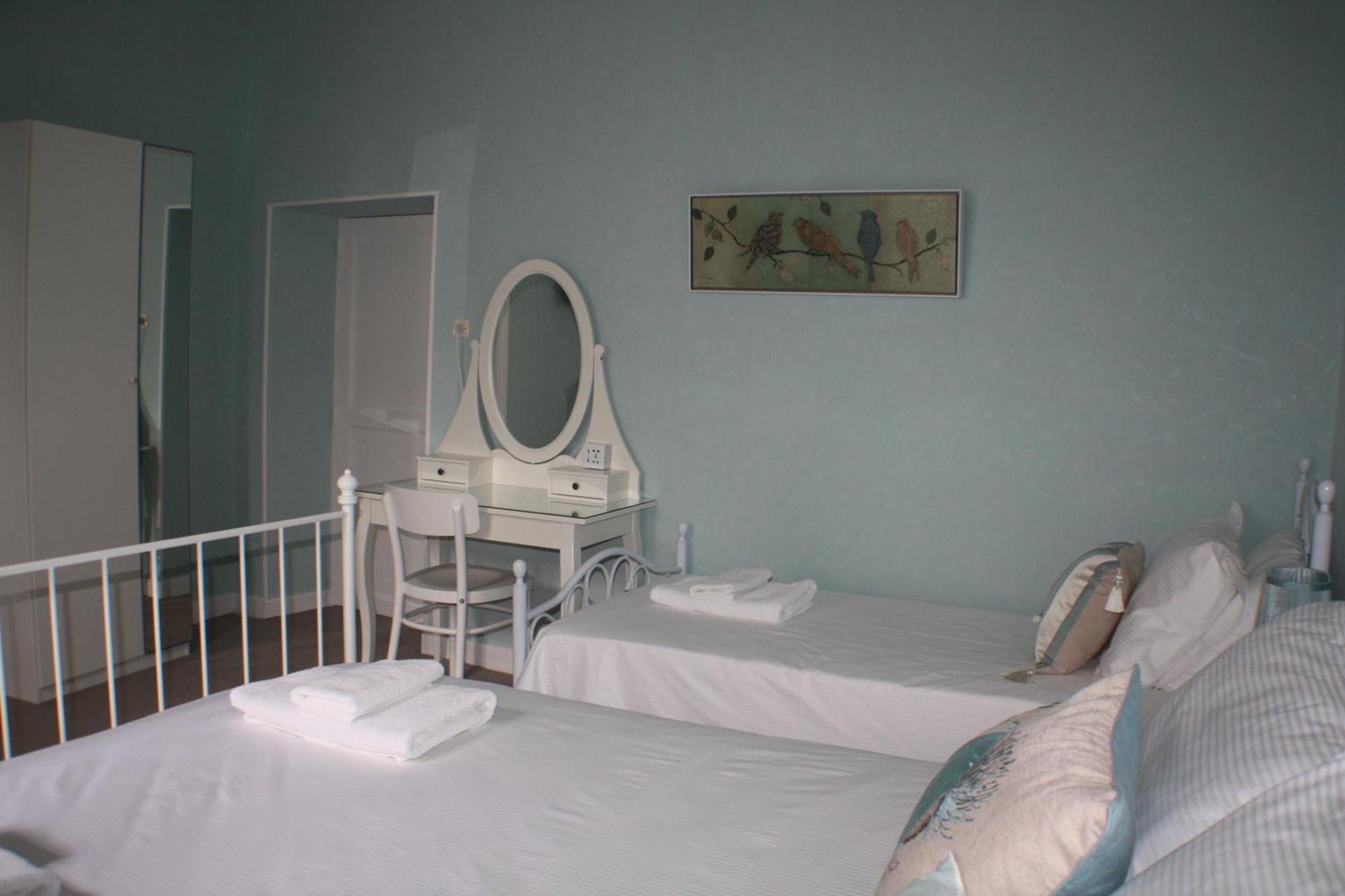 Maison De Mallast Montolieu Szoba fotó